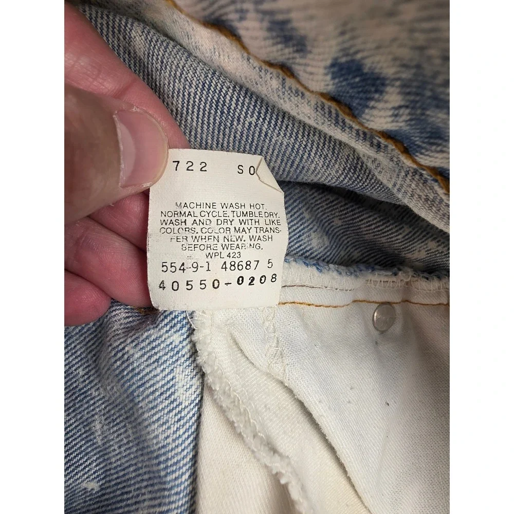 Levis has visible